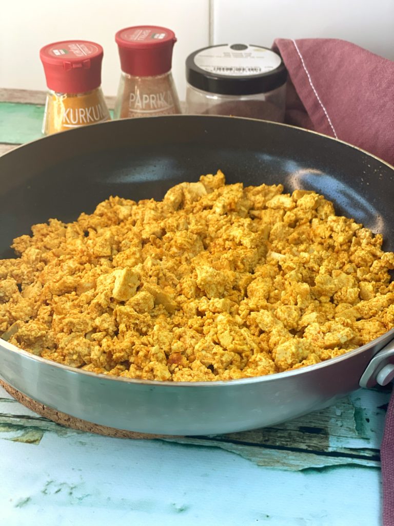 Vegan scrambled tofu