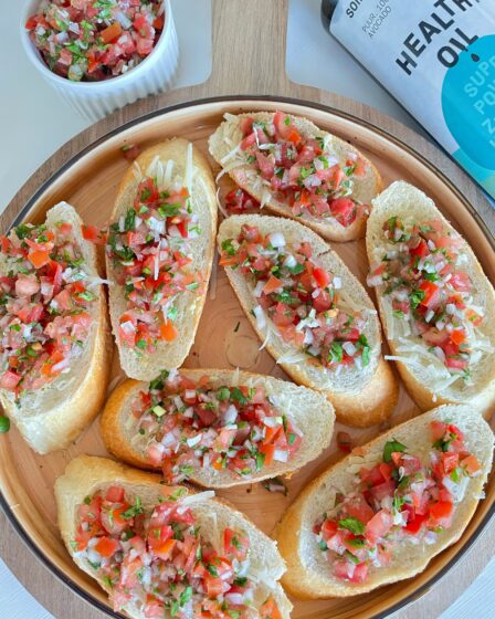 Vegan knoflook/kaas bruschetta