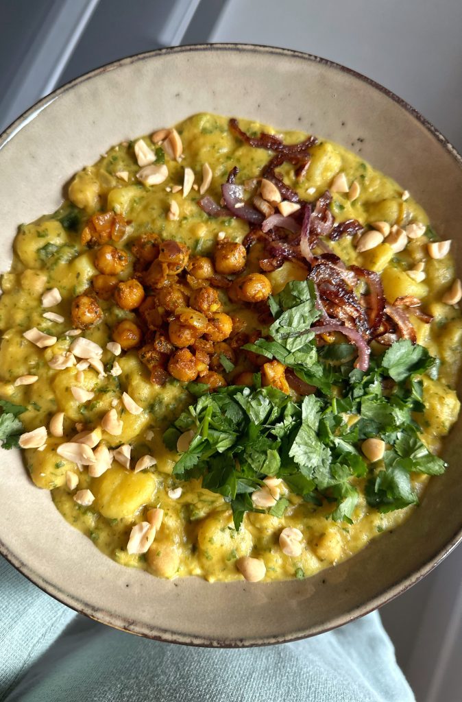 Vegan curry aardappel en boerenkool