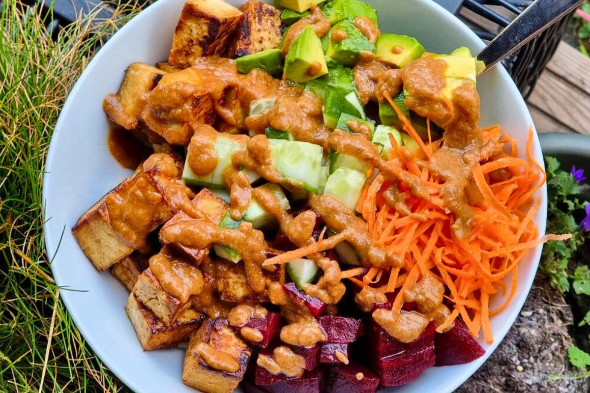 Vegan Buddha Bowl Met Tofu En Rode Biet Bonusvegan 8900